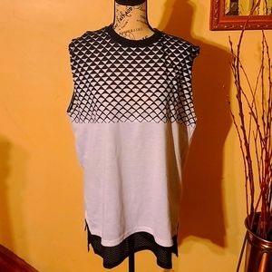 BLACK AND WHITE INTERESTING TOP